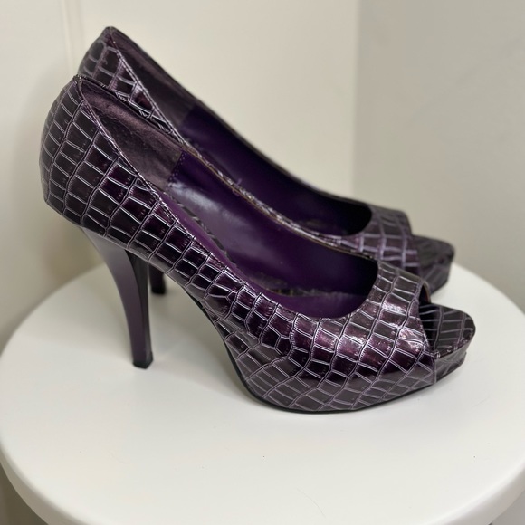 Purple Faux Alligator Le Chateau Heels - Picture 3 of 5